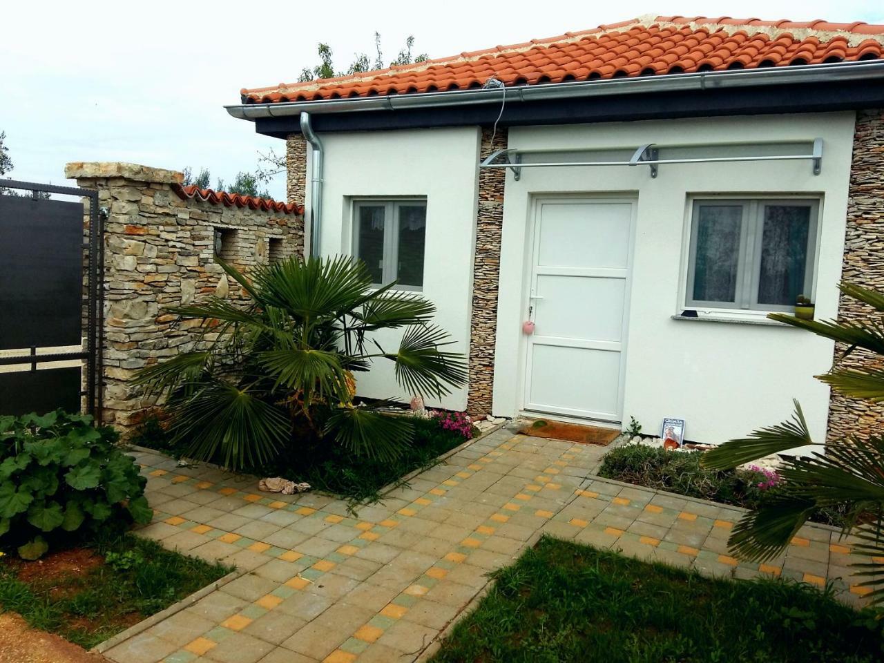 Studio Apartman Vortex Fažana Exterior foto